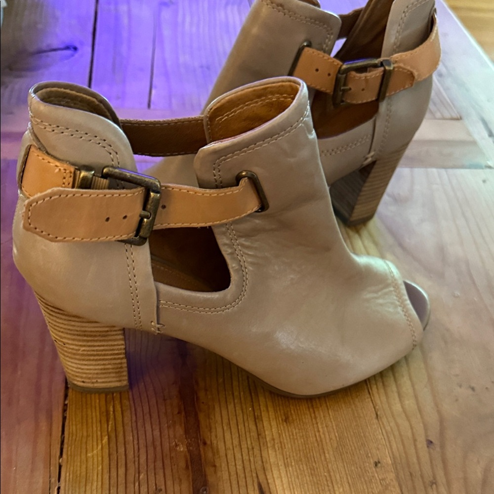 Clarks Beige Peep-Toe Buttery leather Boots